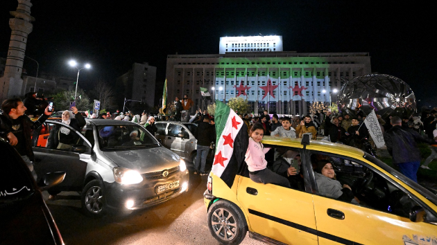 بعد عام من سقوط الأسد.. سوريا تُعوّل على استثمارات مليارية للتعافي الاقتصادي 