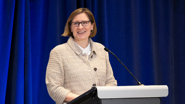 رئيسة الفدرالي في فيلادلفيا: السياسة النقدية لا تزال تعمل على كبح التضخم 