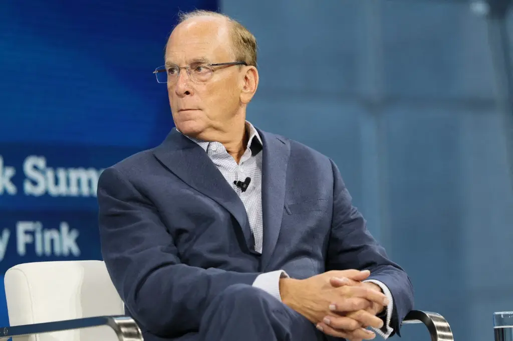 رقم قياسي لقيمة تعويض الرئيس التنفيذي لشركة بلاك روك لعام 2025.. كم بلغ؟ 