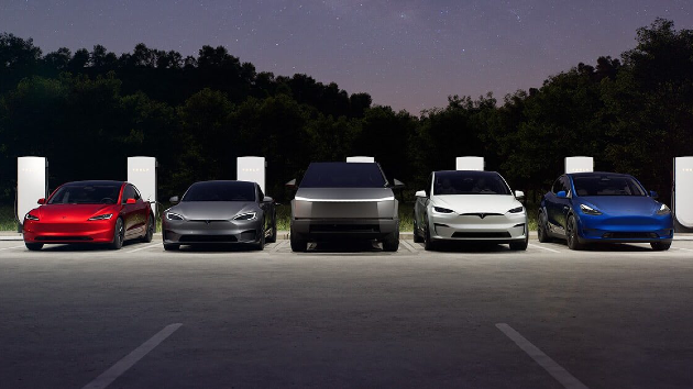 شركة تسلا توظف عمال المصانع والمبيعات لتشغيل خدمة روبروتاكسي 