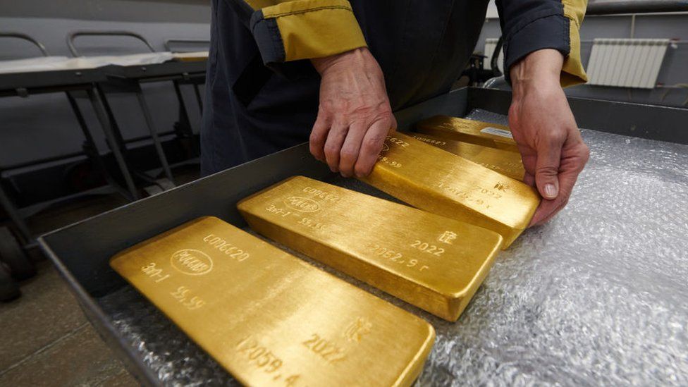 الذهب يتداول قرب أدنى مستوى في شهرين مع تصاعد مخاوف التضخم 