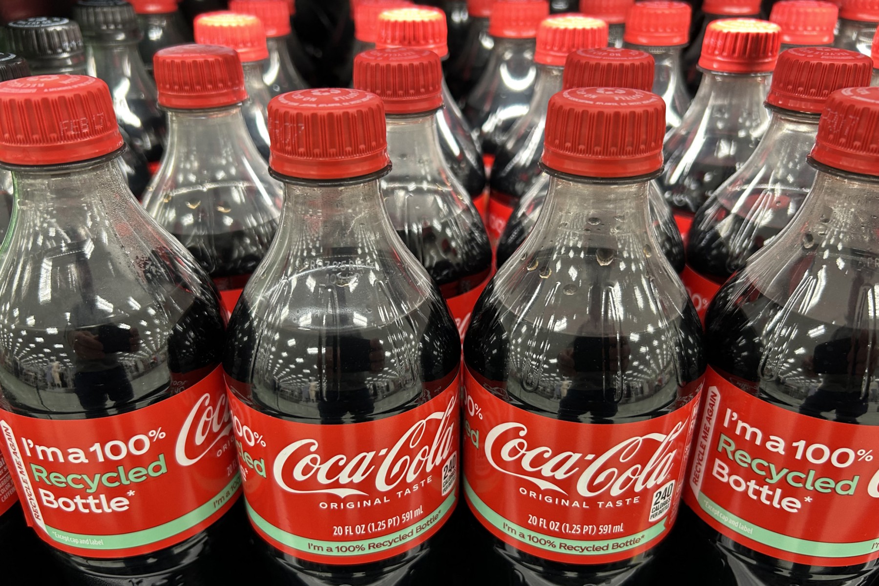 شركة Coca-Cola ترفع توقعاتها بعد نتائج فصلية قوية 