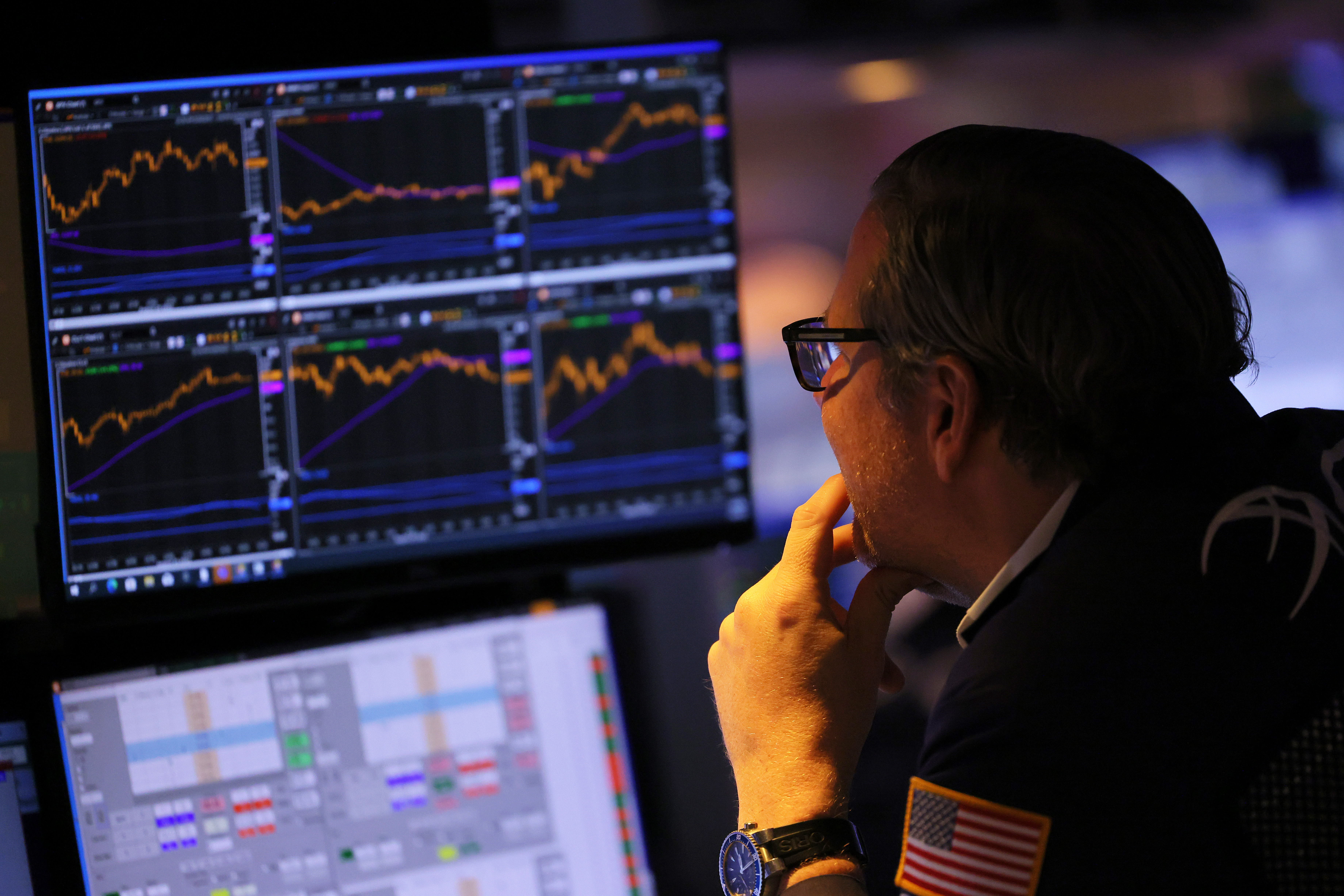 تراجع المؤشرات الأميركية في بداية الجلسة وسط تقلب أسعار النفط وارتفاع عوائد السندات 
