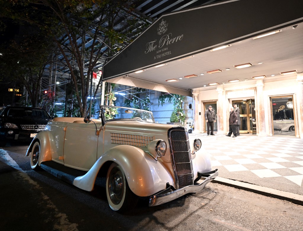 شركات صناعة السيارات العالمية تتراجع عن خططها المتعلقة بالسيارات الكهربائية 