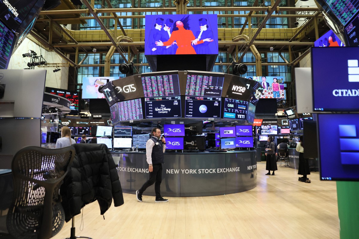 أسهم Nvidia تكسب 72 مليار دولار في يوم واحد.. وانتعاش قوي لأسهم العملات المشفرة 