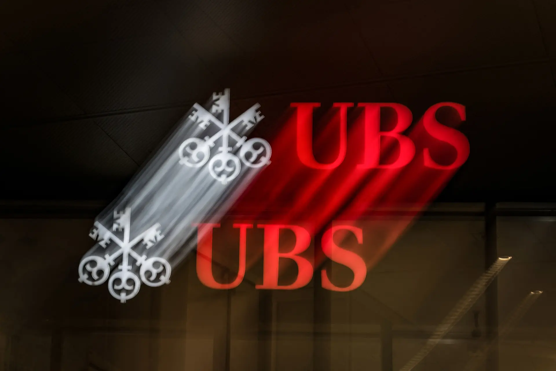 بنوك أجنبية تُبدي اهتماماً بدمج UBS 