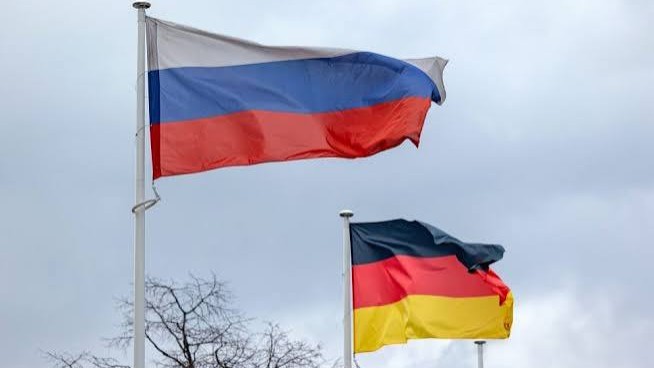 ألمانيا تتمسك بالعقوبات على روسيا بعد قرار ترامب بشأن الديزل 