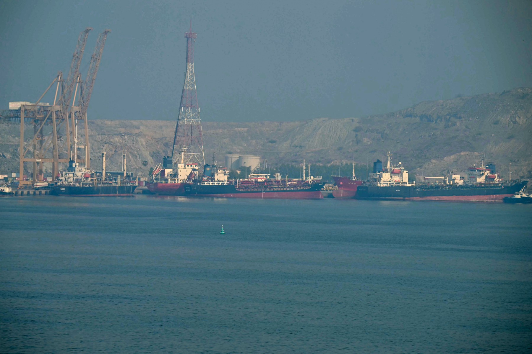 لأول مرة منذ الحرب العالمية الثانية.. أميركا تقترب من "مصدر صاف" للنفط