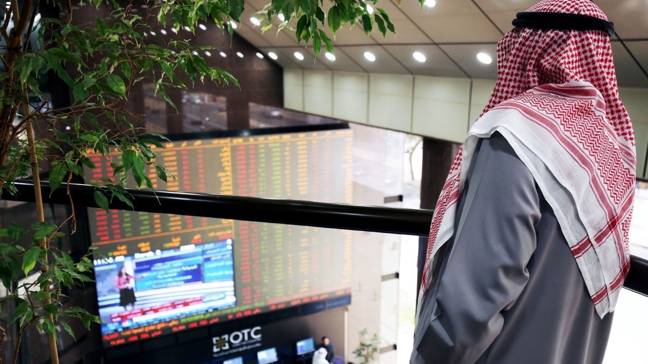تباين الأداء الأسبوعي لأسواق الخليج وسط انخفاض أسعار النفط