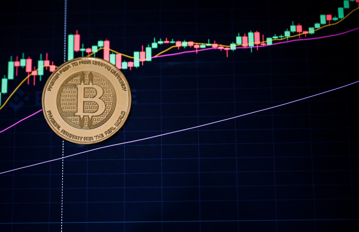 البتكوين تسجل مستويات قياسية جديدة.. وأسهم العملات المشفرة ترتفع 