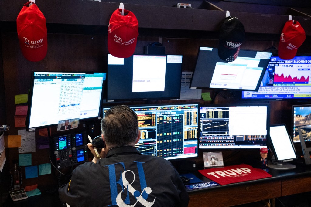 أسهم JPMorgan تفقد 37 مليار دولار في يوم واحد.. والتوقعات تهوي بأسهم طيران Delta 