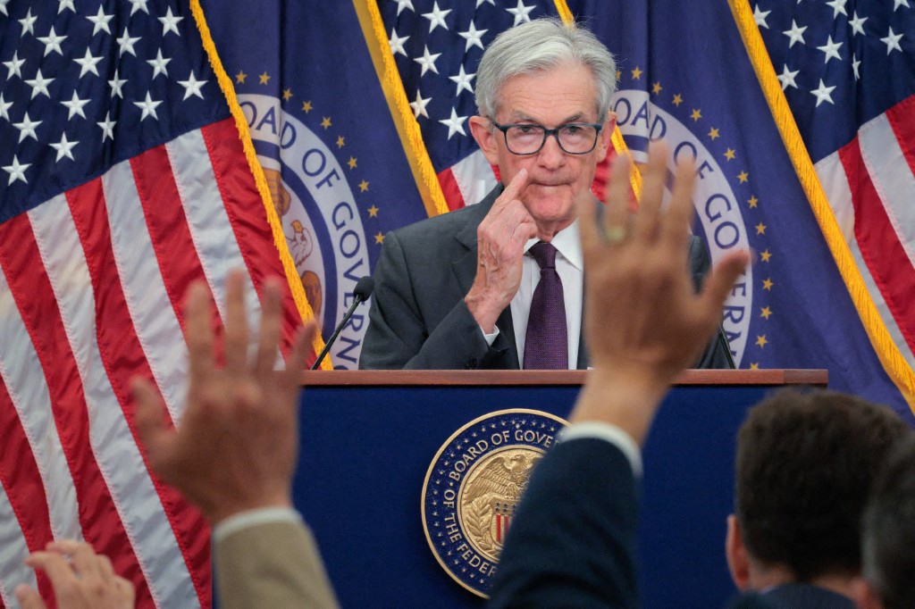 ماذا قال رئيس الفدرالي الأميركي عن خلفيات اتخاذ قرار تثبيت الفائدة؟ 