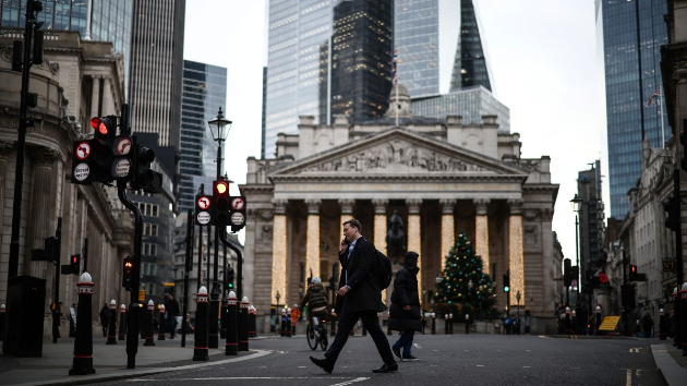 اقتصاد الحروف.. كيف تروي النماذج الرمزية قصة التعافي؟ 