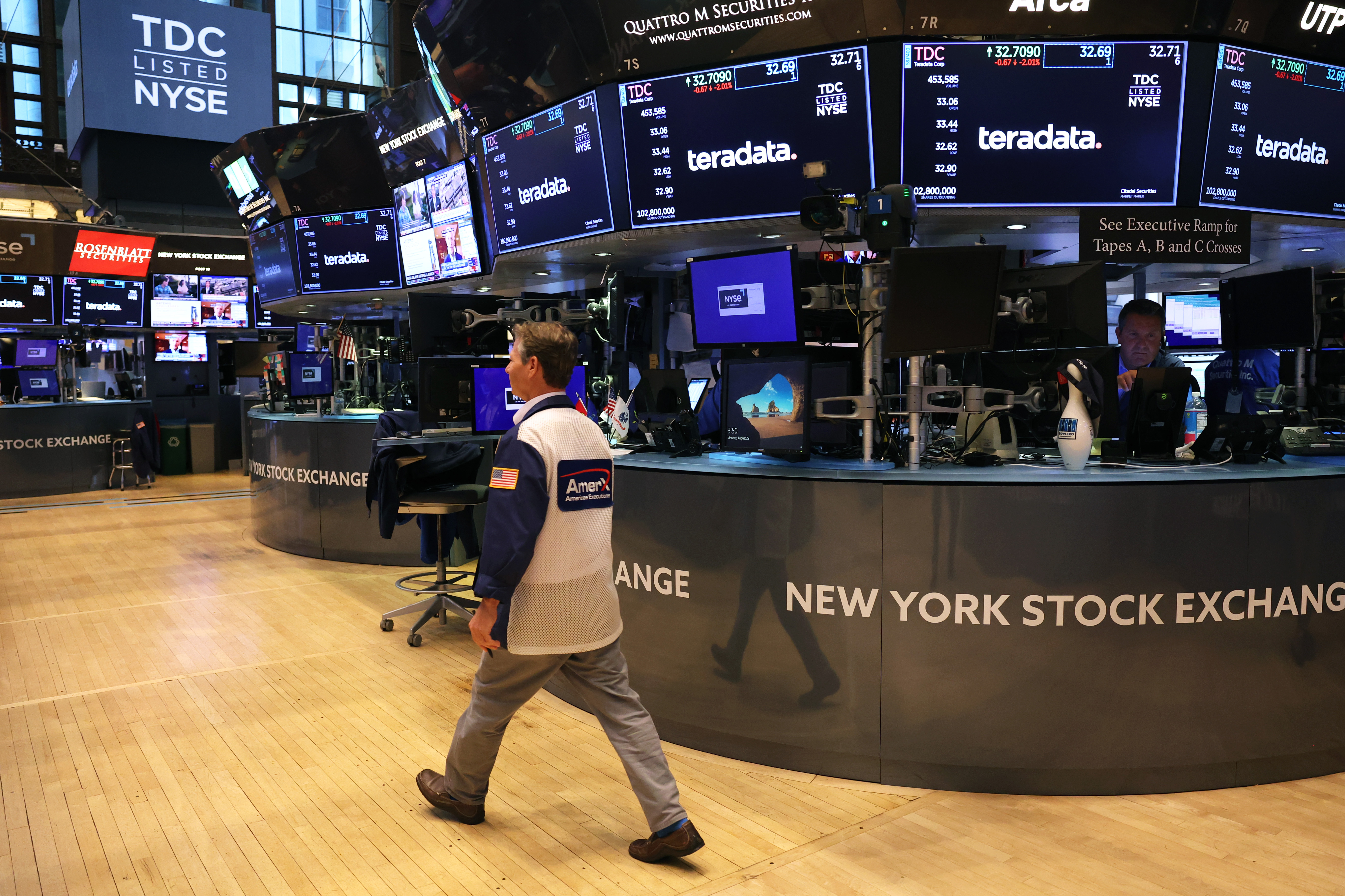 مؤشرSP 500 يتراجع 1% بفعل بيانات تضخم مرتفعة وموجة بيع في أسهم الذكاء الاصطناعي 