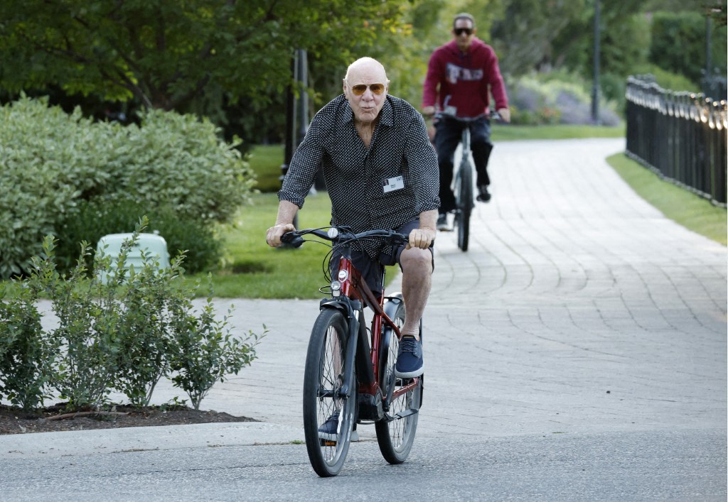 أربعة دروس في فن القيادة من باري ديلر.. لا تُدرّس في كليات إدارة الأعمال 
