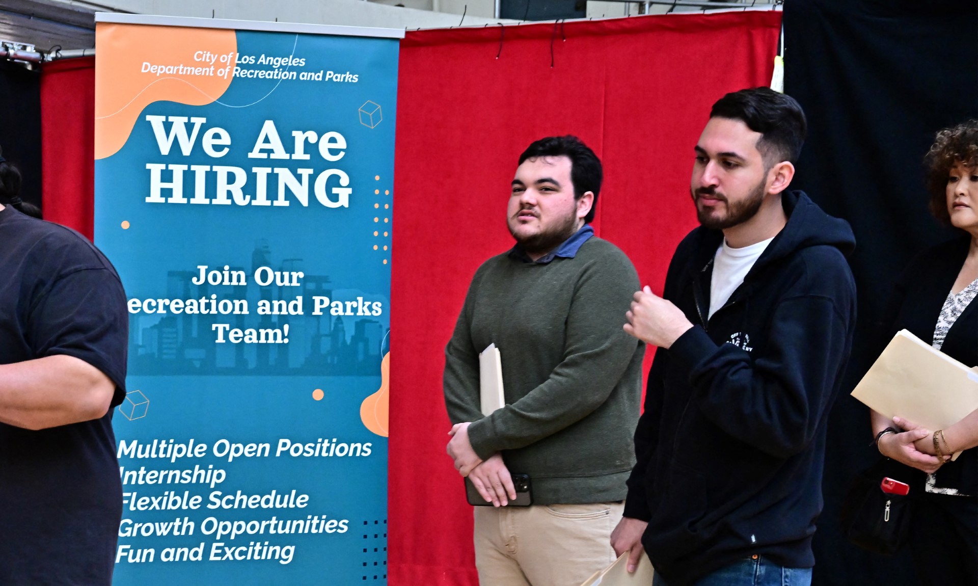 تفاؤل المراهقين الأميركيين رغم ضغوط الذكاء الاصطناعي على الوظائف 