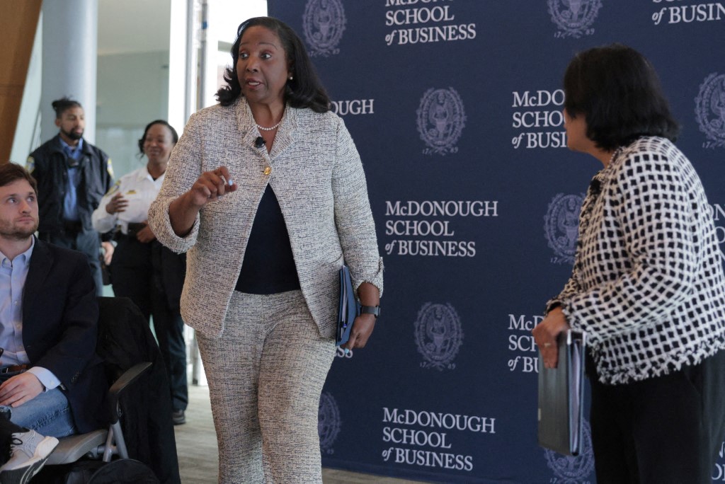 المحكمة العليا الأميركية تنظر الأسبوع المقبل في نزاع ترامب مع الفدرالي 