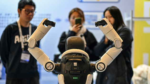 مليارات تتدفق.. هل تواجه الصين "فقاعة الروبوتات الذكية"؟ 