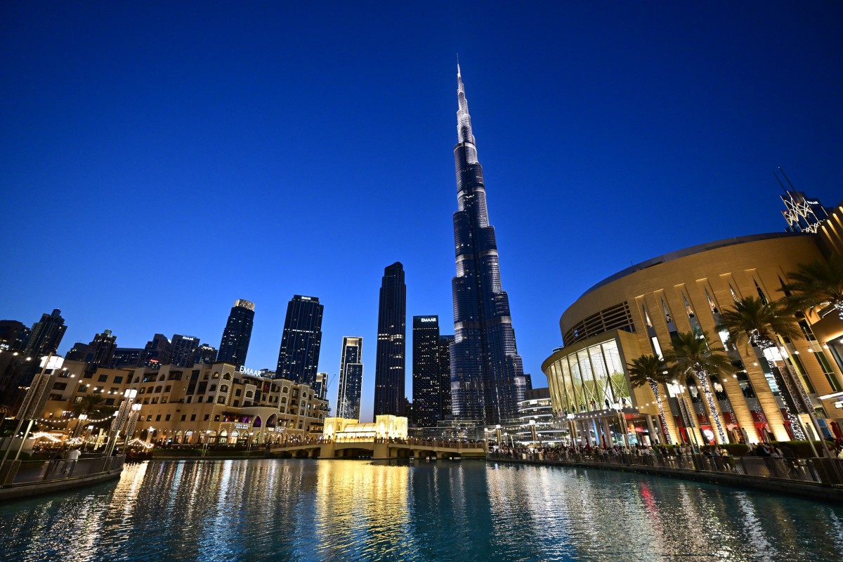 وول ستريت جورنال: الإمارات تطلب من أميركا فتح خطوط مقايضة.. ومصرف الإمارات يمتنع عن التعليق 