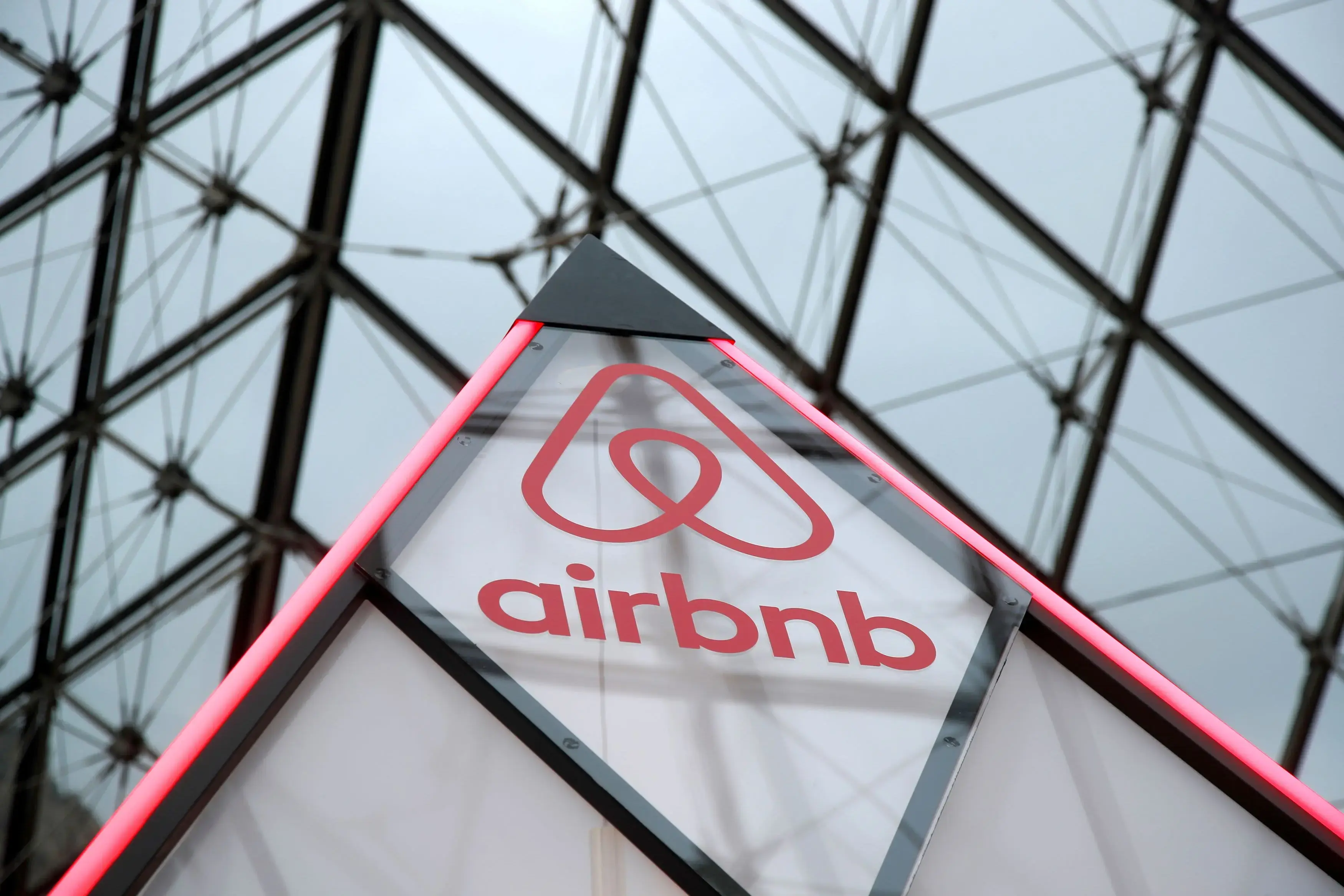 شركة Airbnb ستنفق مبالغ ضخمة على الذكاء الاصطناعي 