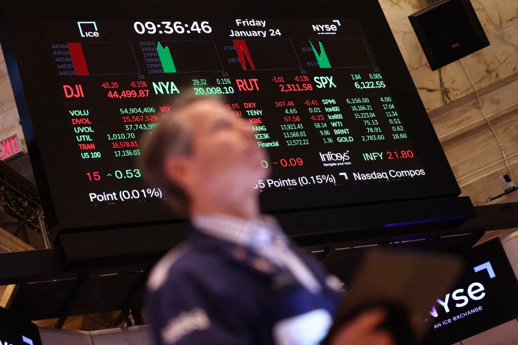 وول ستريت ترتفع بعد إعلان ترامب التوصل إلى إطار اتفاق بشأن غرينلاند 