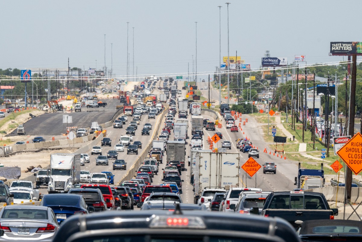 وكالة حماية البيئة الأميركية تدرس تأجيل تطبيق قاعدة تلوث المركبات لمدة عامين 