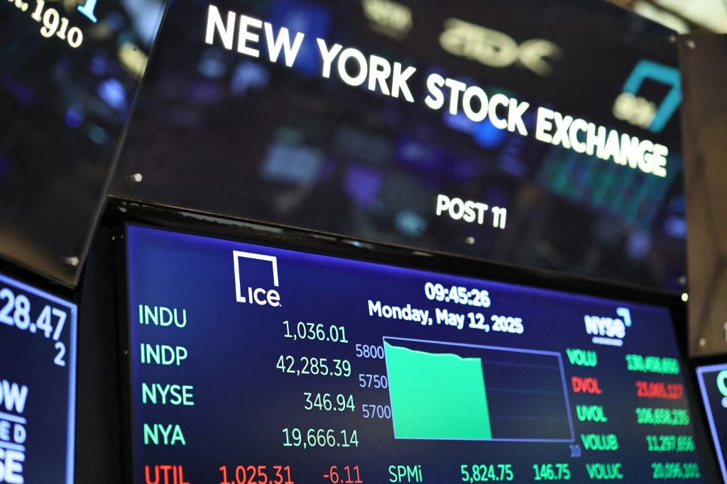 أسهم Tesla تفقد 58 مليار دولار في يوم واحد.. وهبوط حاد لأسهم طائرات Boeing 