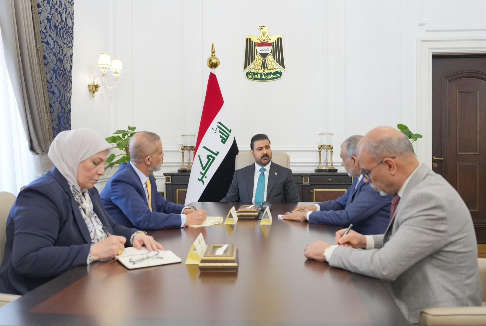 قبيل تظاهرات بغداد.. رئيس الحكومة العراقية يوجه بإطلاق وظائف جديدة 