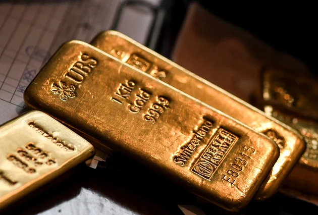 Gold settled at a 3-month low in anticipation of Powell’s speech