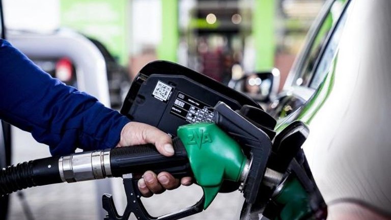 الإمارات ترفع أسعار الوقود خلال أبريل بنحو 30 إلى 70% 