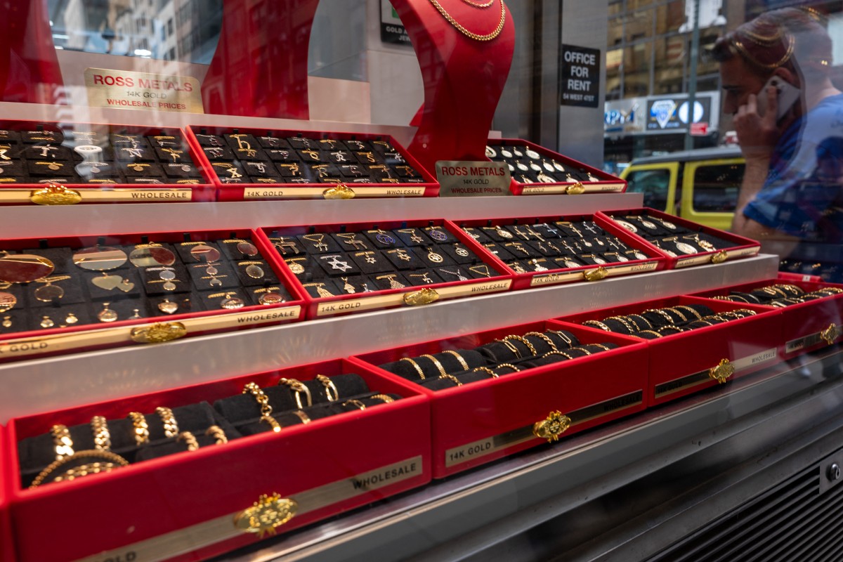 الذهب يواصل التحليق فوق 5000 دولار للأونصة وسط تصاعد التوترات الجيوسياسية 