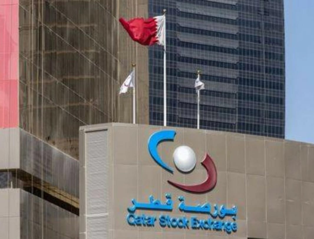 مسح لـ CNBC عربية : مجموع أرباح الشركات القطرية المدرجة تنخفض 3.3% في الربع الاول 2026 