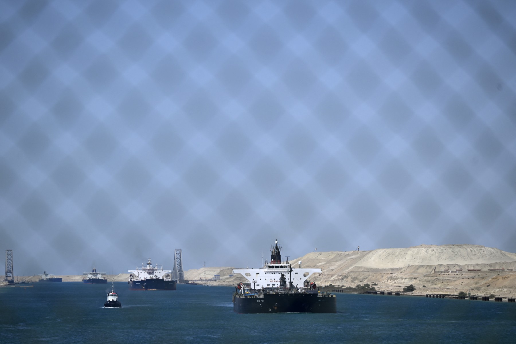 "جايكا" تقدم 22 مليون دولار لبناء سفينة لصالح قناة السويس 