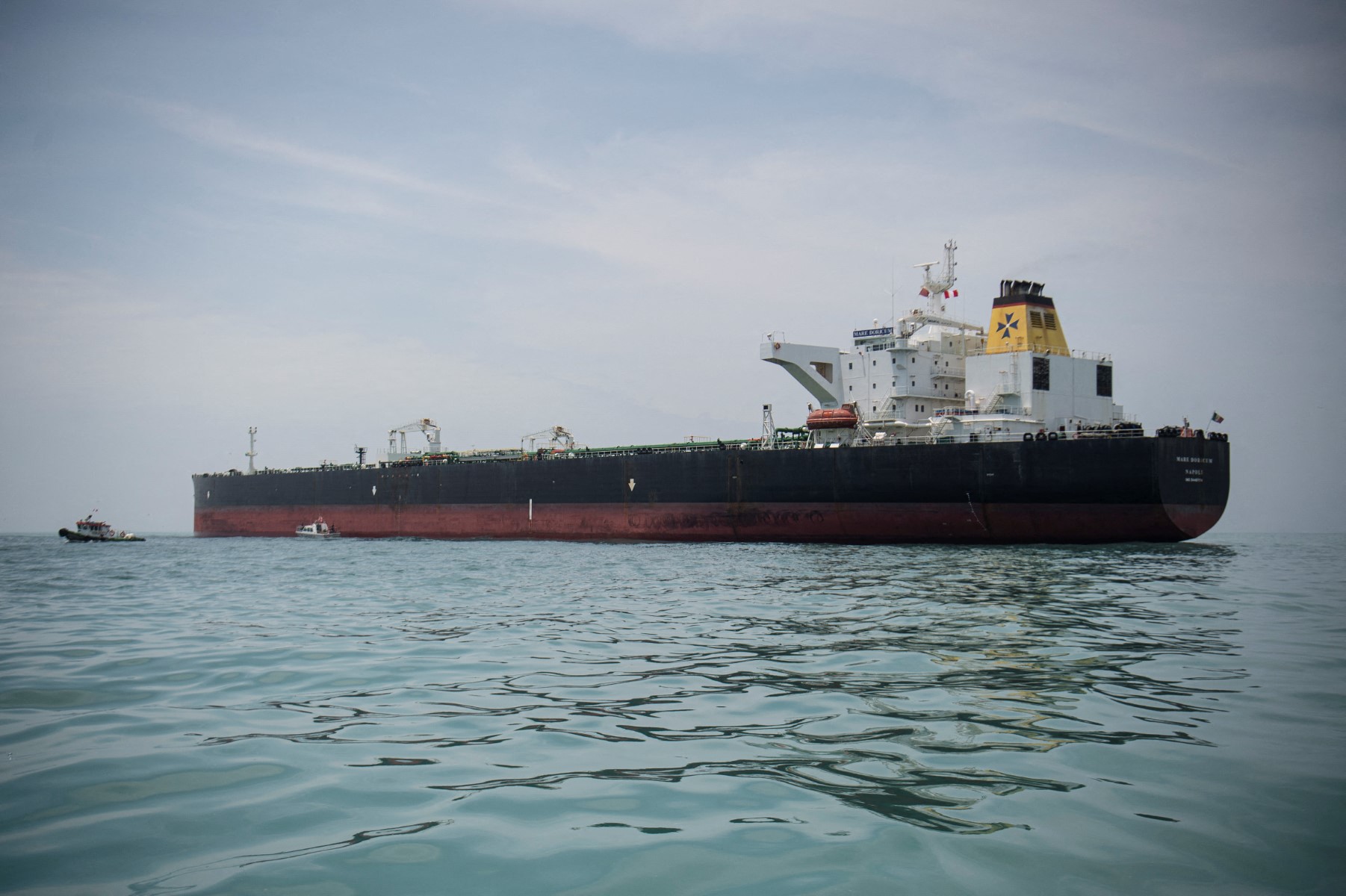 عشرات الناقلات الخاضعة للعقوبات الأميركية تجوب الكاريبي محمّلة بنفط فنزويلي 