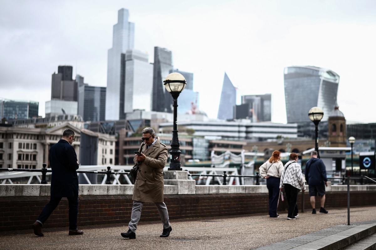 تباطؤ معدل البطالة في بريطانيا إلى 4.9% 