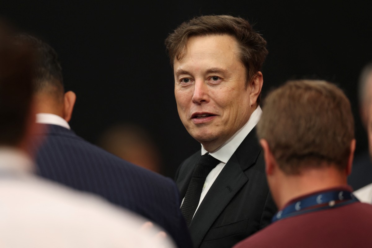 هل يدمج إيلون ماسك شركتي SpaceX وTesla؟ 