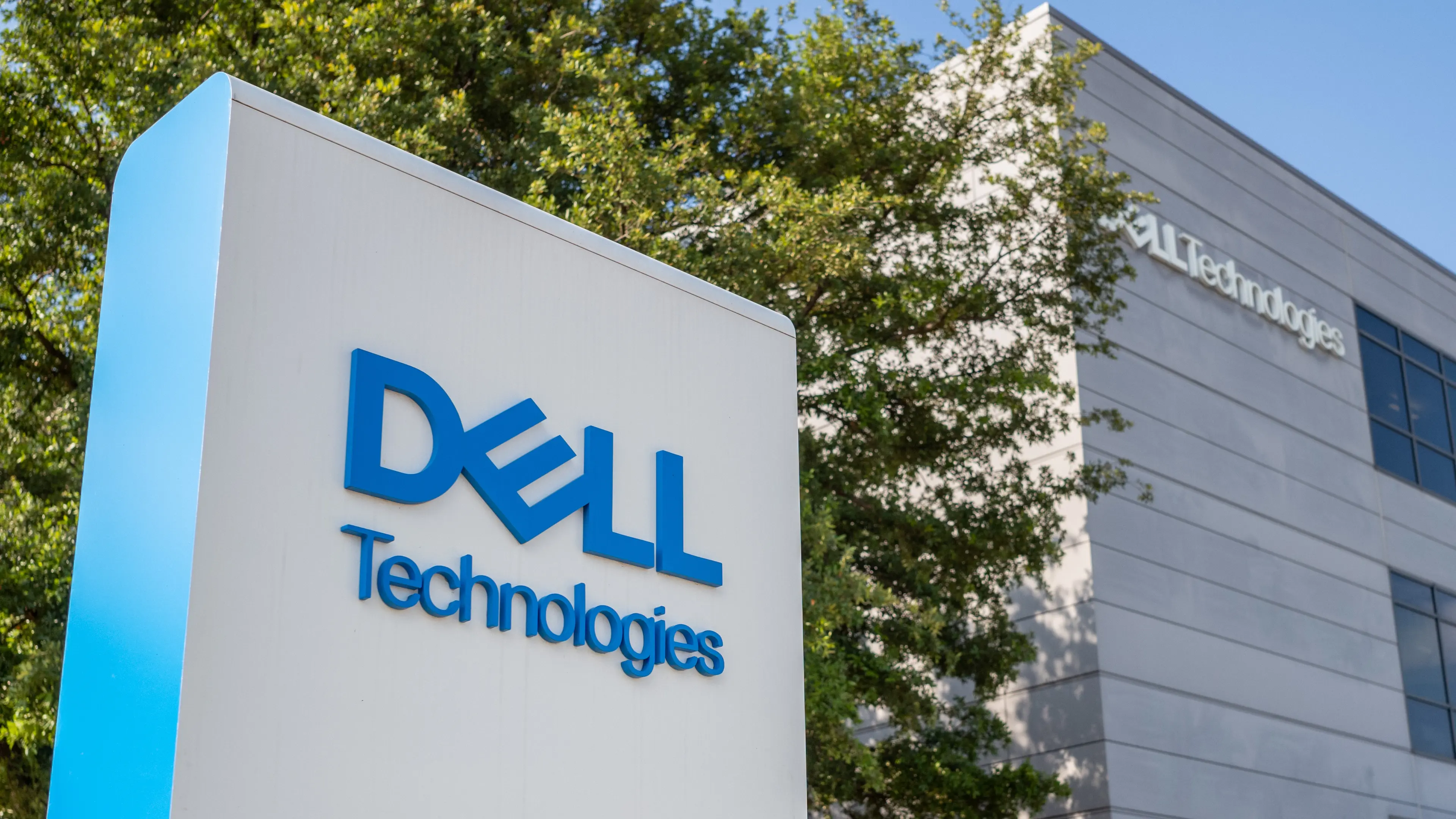 قفزة هائلة لأسهم شركة Dell بعد تجاوز الأرباح توقعات السوق 
