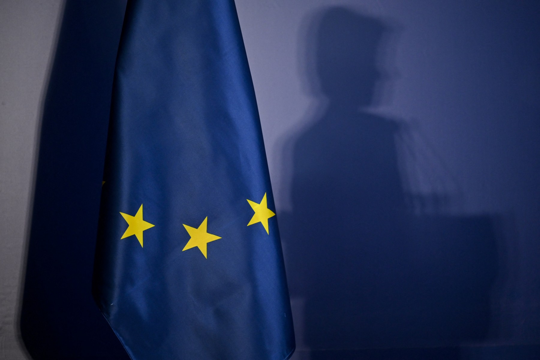 تجميد الأصول الروسية على طاولة الأوروبيين.. وموسكو تعتبرها غير قانونية 