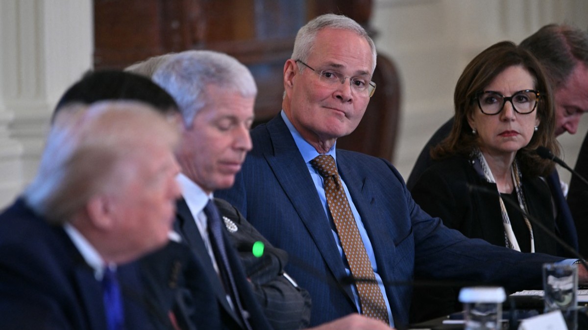 دونالد ترامب يهدد بمنع إكسون موبيل من الاستثمار في فنزويلا 