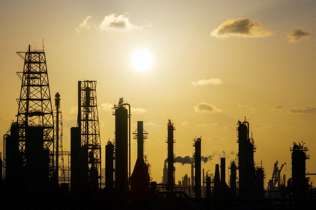 سوق النفط يستعد لوصول سعر البرميل إلى 100 دولار 