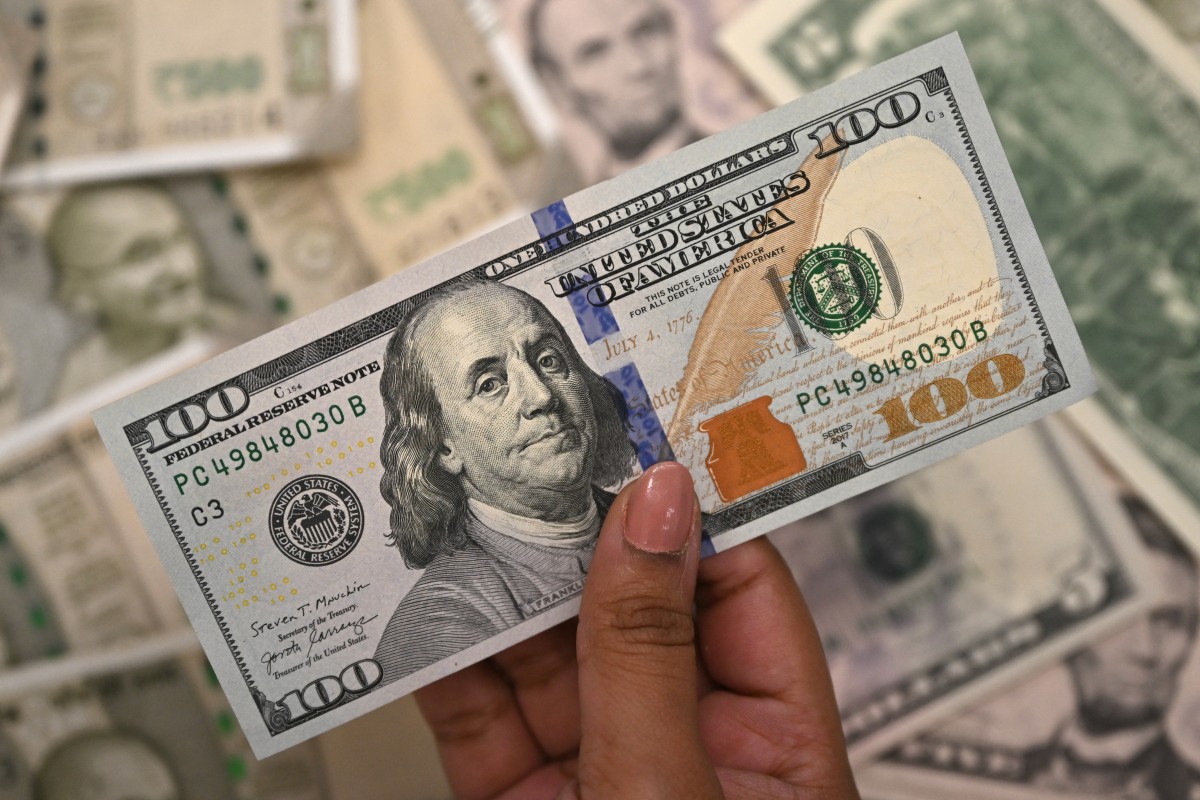 الدولار يستقر بعد انخفاضه بعد صدور بيان التضخم الأميركي  الدولار يستقر بعد انخفاضه بعد صدور بيان التضخم الأميركي