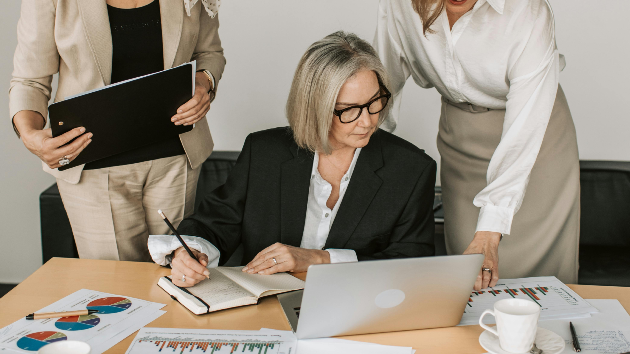 كيف تثبت مهارة إدارة مشاكل العمل.. صفة لا يمكن استبدالها بالذكاء الاصطناعي؟ 