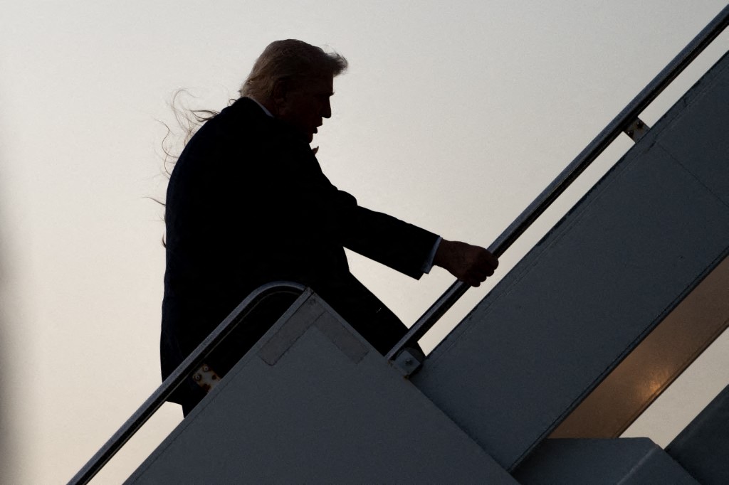 كيف ردّ ترامب على قرار المحكمة العليا بشأن الرسوم الجمركية؟ 