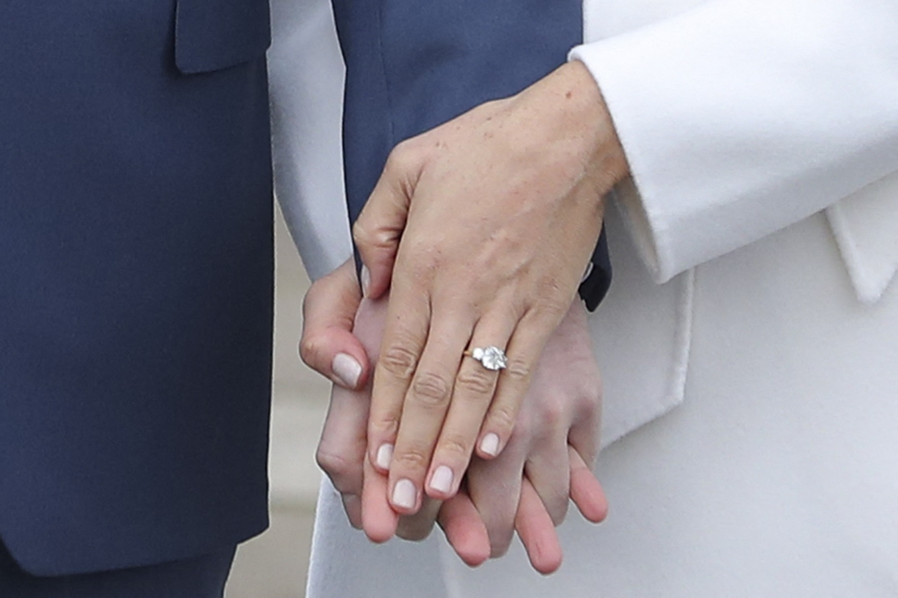 مع ارتفاع تكاليف المعيشة.. من يدفع ثمن خاتم الخطوبة؟ 