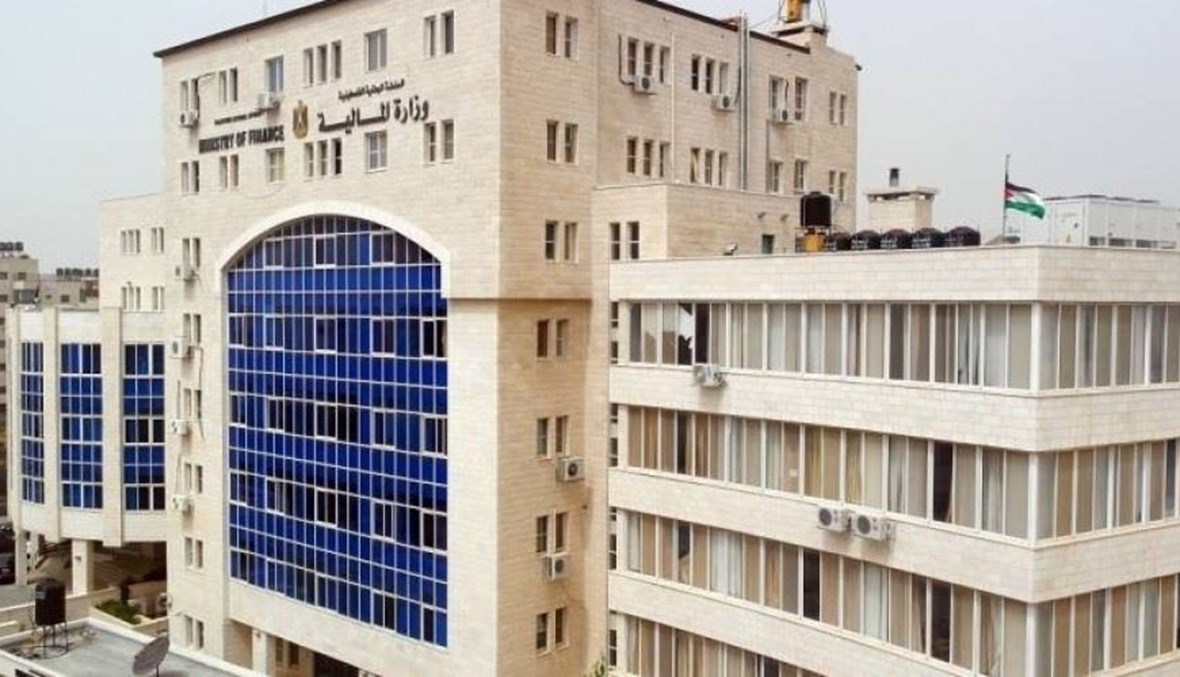 رغم استمرار الأزمة المالية.. السلطة الفلسطينية تدفع الأحد 50% من رواتب موظفيها عن يوليو 