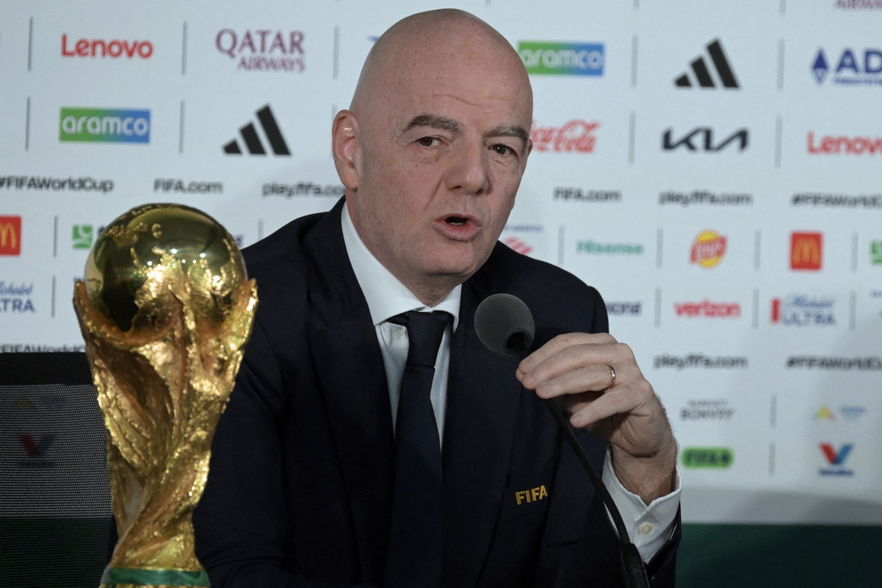 الفيفا يلغي خطة بيع كأس العالم بعد معارضة واسعة من أعضائه 