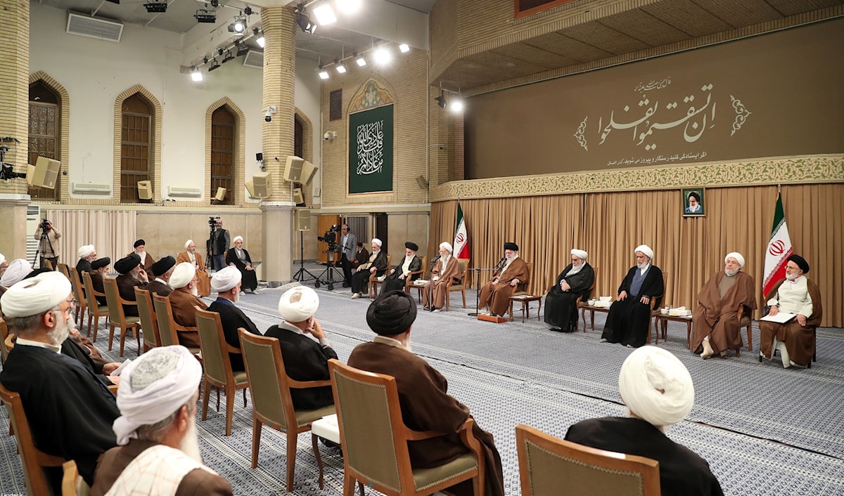 مجلس خبراء القيادة الإيراني اختار مرشدا جديدا من دون إعلان اسمه 