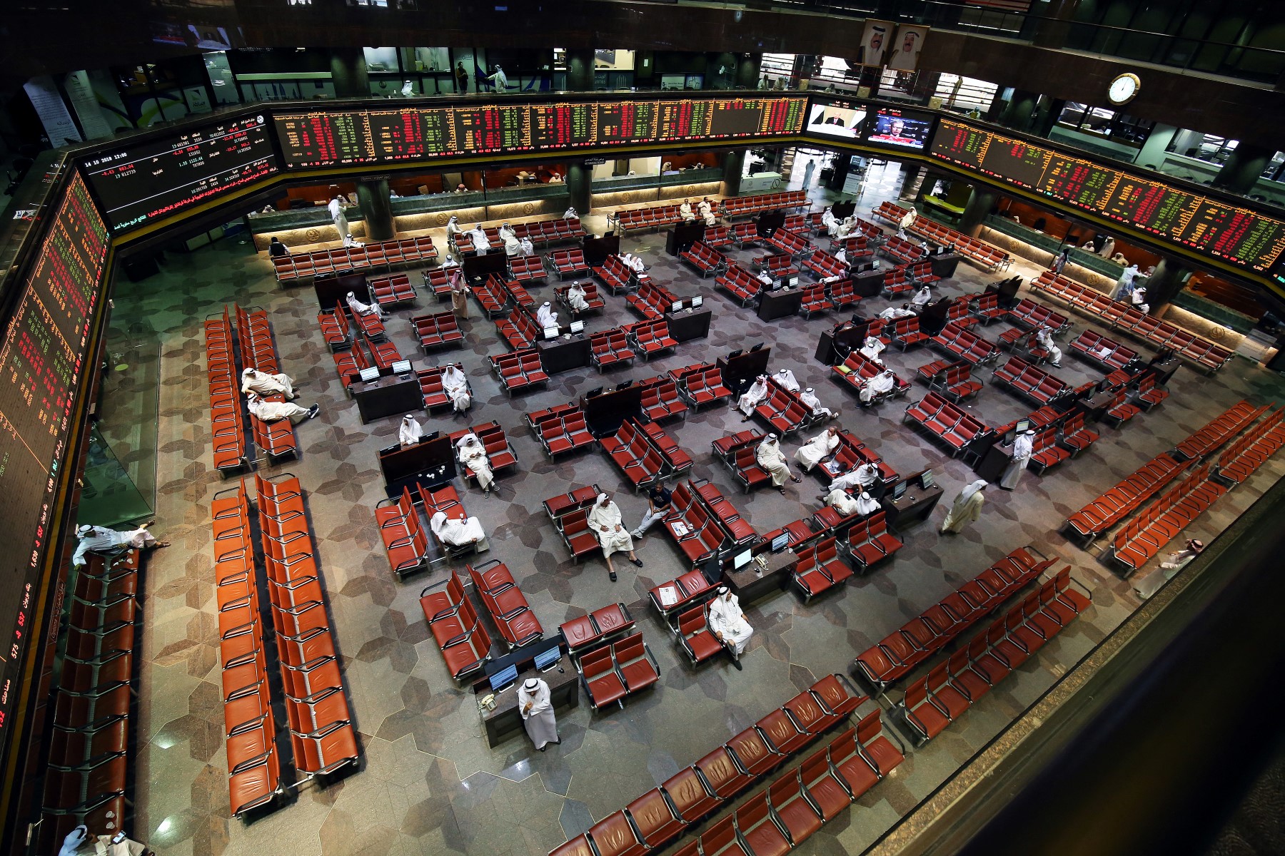 تعليق التداول في بورصتي أبوظبي ودبي يومين.. والكويت تستأنف التداول 