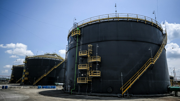 تحالف أوبك+ يبقي وقف زيادات إنتاج النفط خلال الربع الأول 2026 