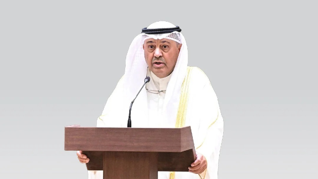 وزير النفط الكويتي يؤكد أهمية التنسيق والتشاور بين الدول المنتجة للنفط لمواجهة التغيرات بأسواق الطاقة 